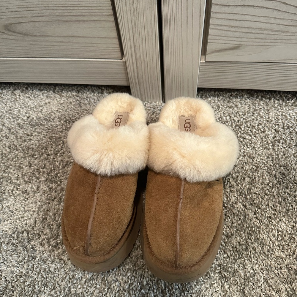 Ugg brand women’s platform clogs (size 7) - Picture 7 of 8